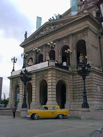 Checker vor der alten Oper in Frankfurt 04.05.01