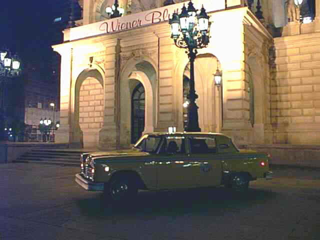 Checker vor der alten Oper in Frankfurt 05.01.jpg (21485 Byte)